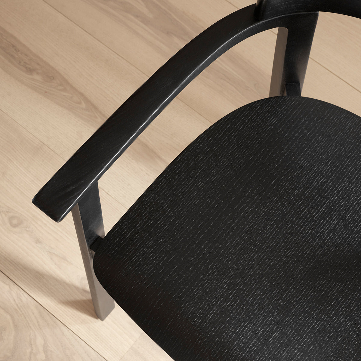 Yõso Armchair