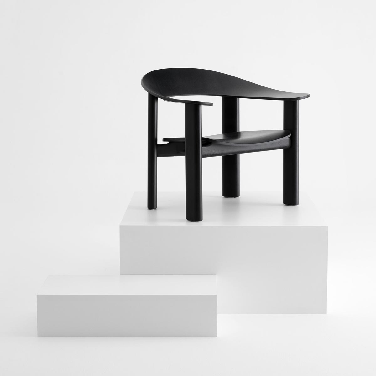 Curve Wooden Lounge Chair in Black