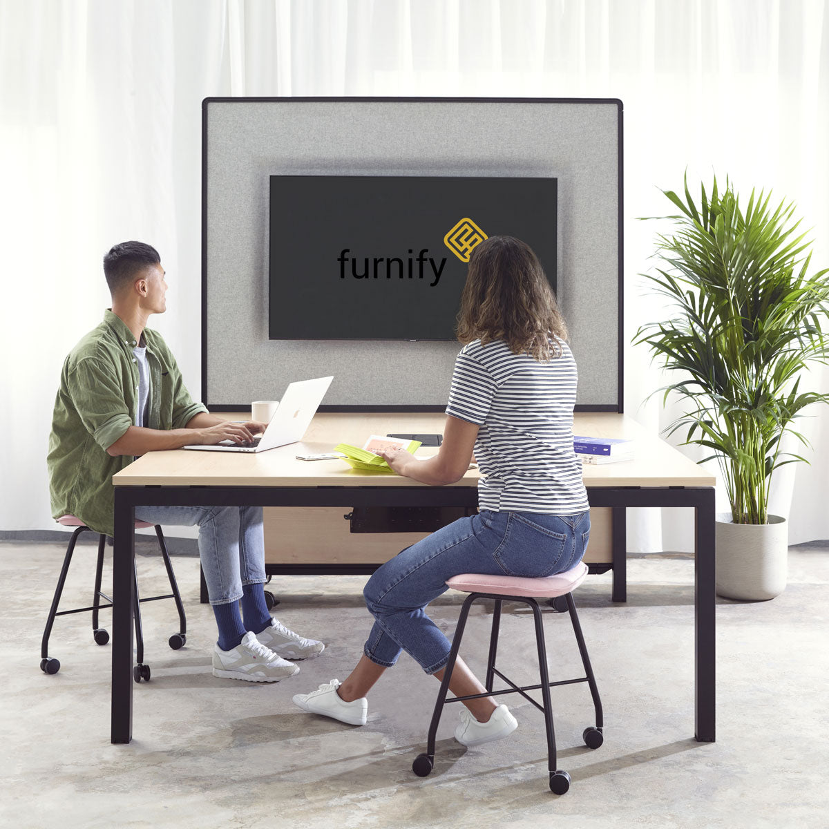 Adapt Wall Mobile Screen With TV