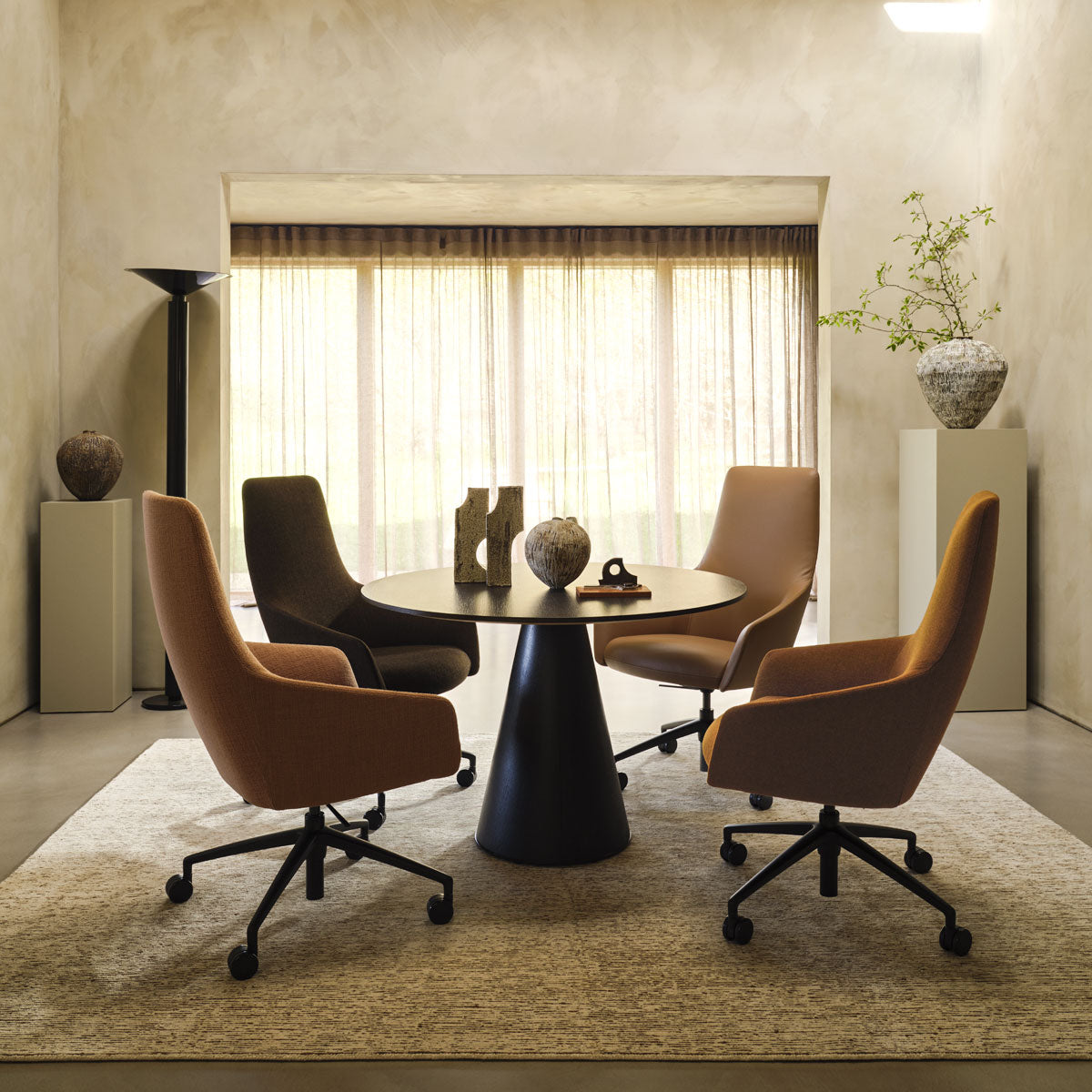 4 Uma Chairs Around a Round Table