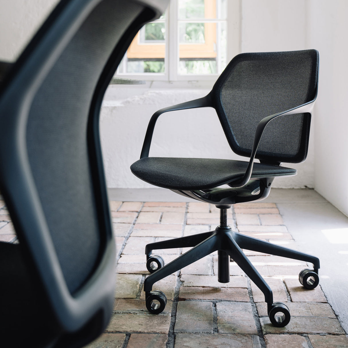 Ray Work Mesh Chair Lava