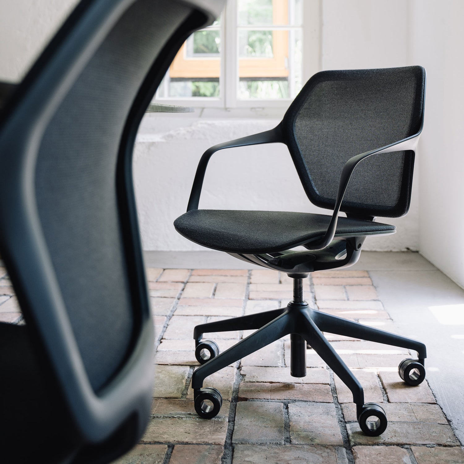 Ray Work Mesh Chair Lava
