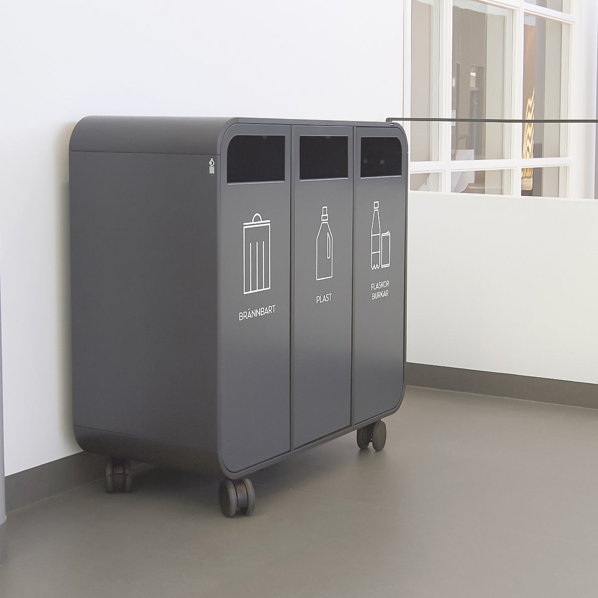 Cloud 3 Door Bin Insitu 02