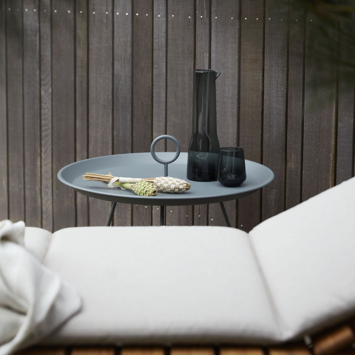 Eyelet Tray Table