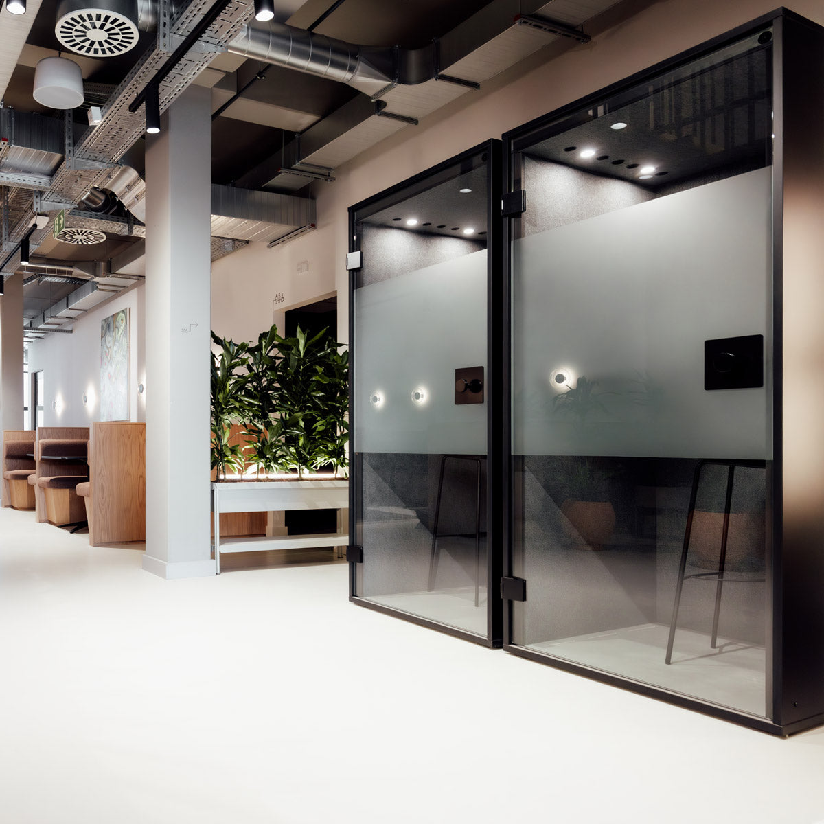 Focus Phone Booth Black