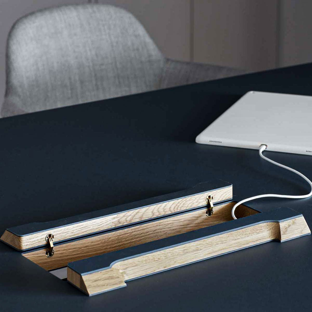 Forum Meeting Table Power