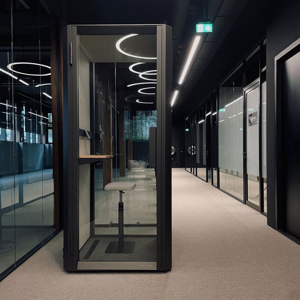 Jetson S1 Phone Booth in Black