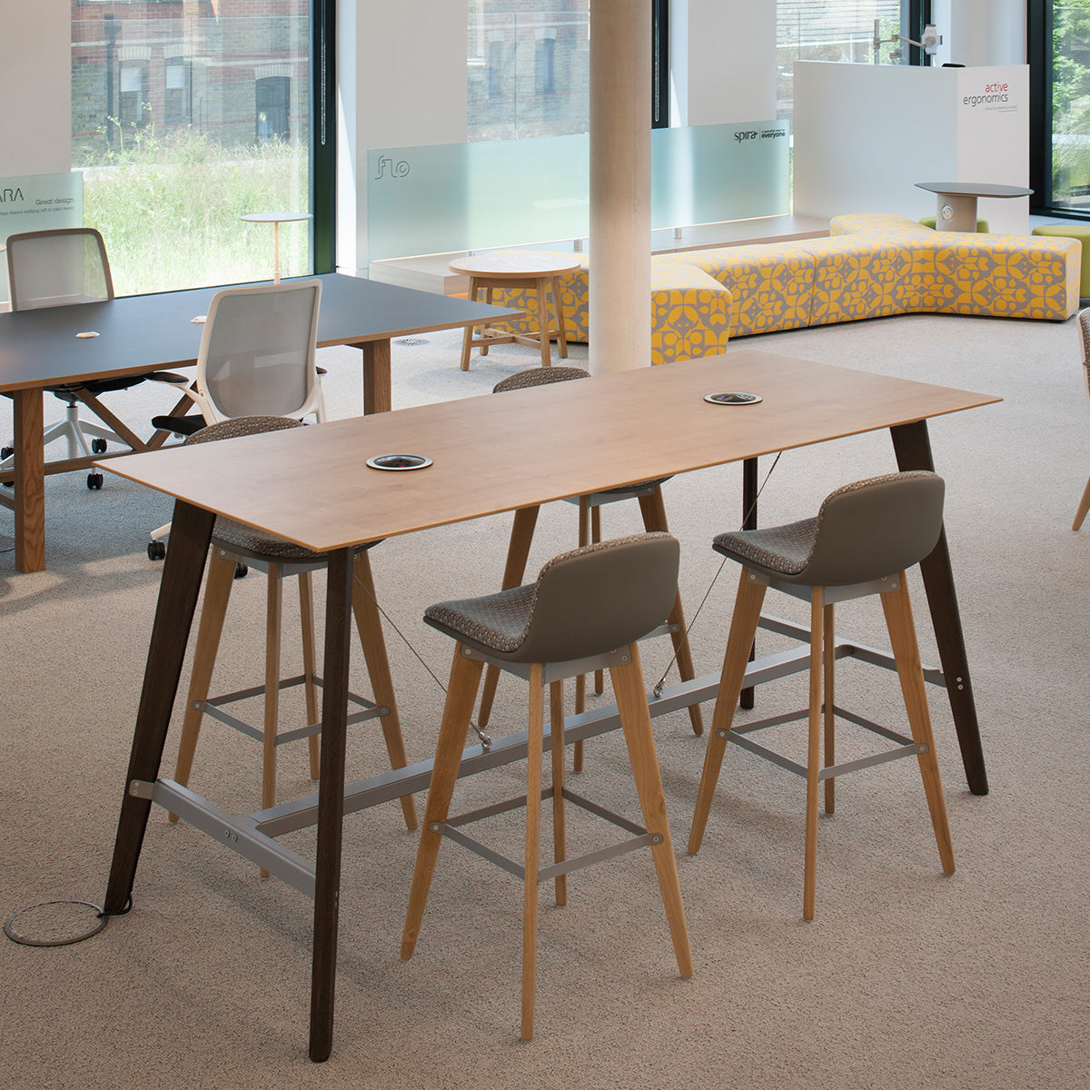 Cubb High Table