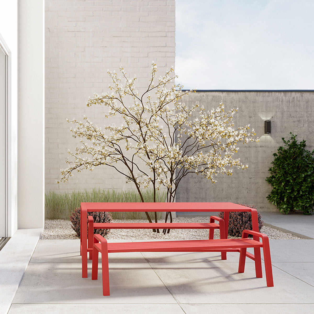 Osti Outdoor Table
