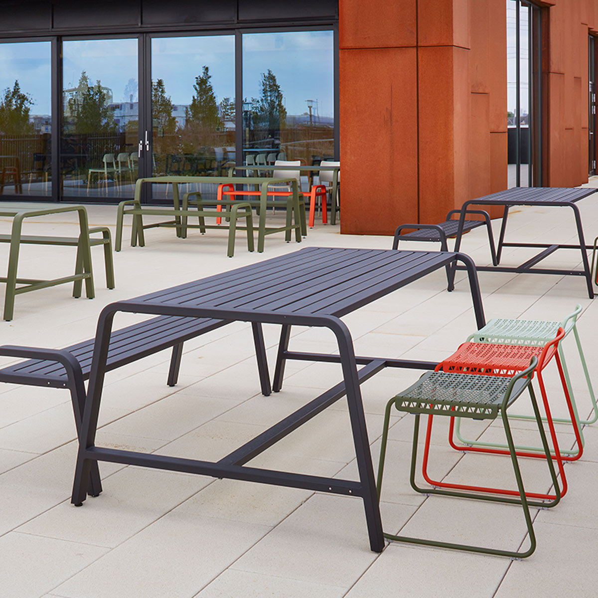 Osti Outdoor Table