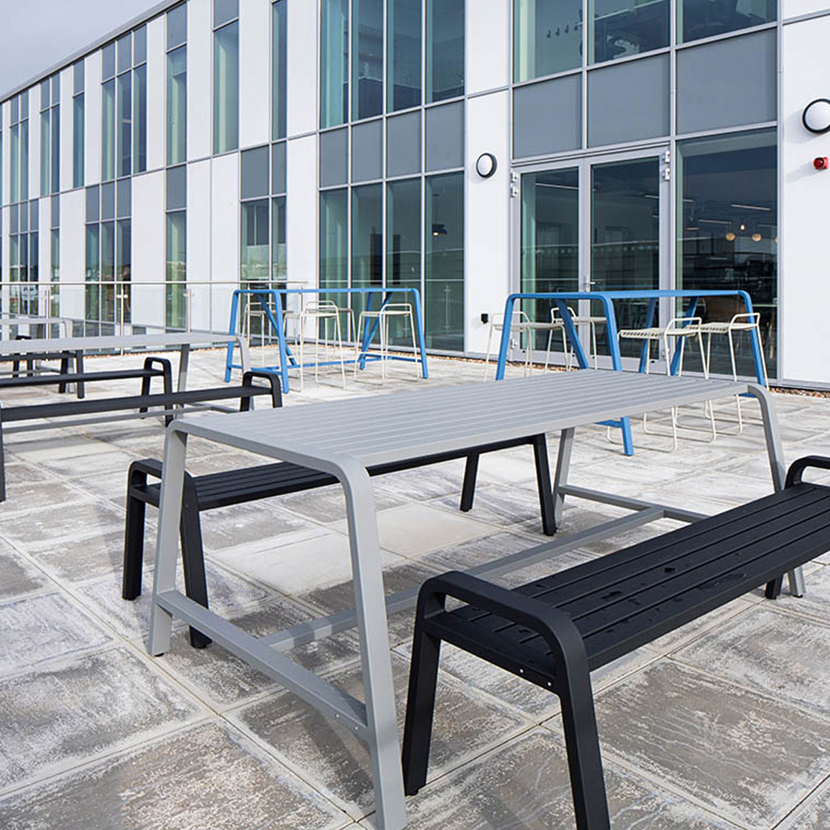 Osti Outdoor Table