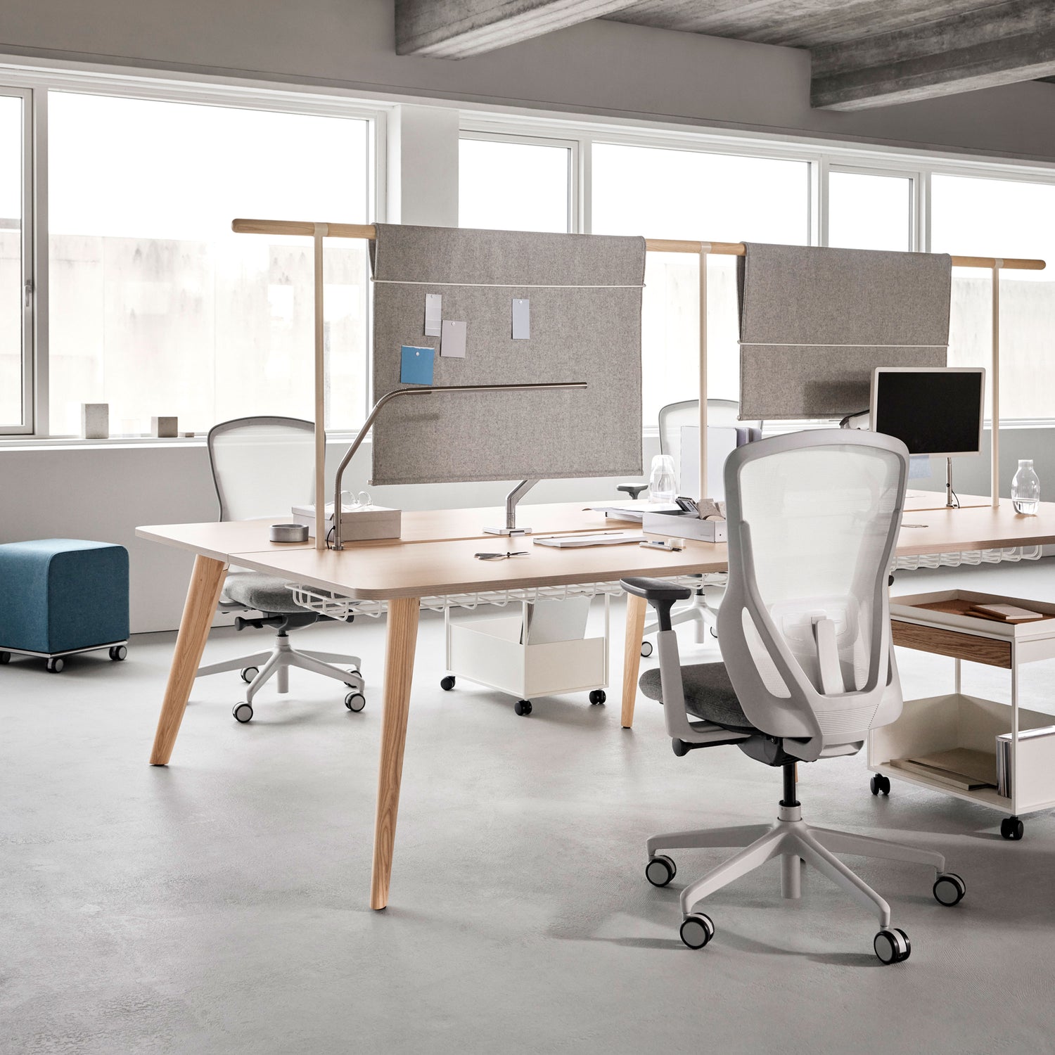 Pailo Desk with Gantry