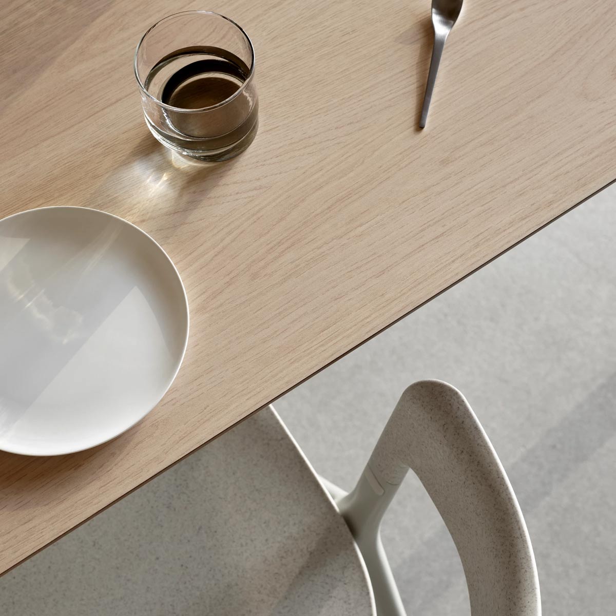 Axyl Table