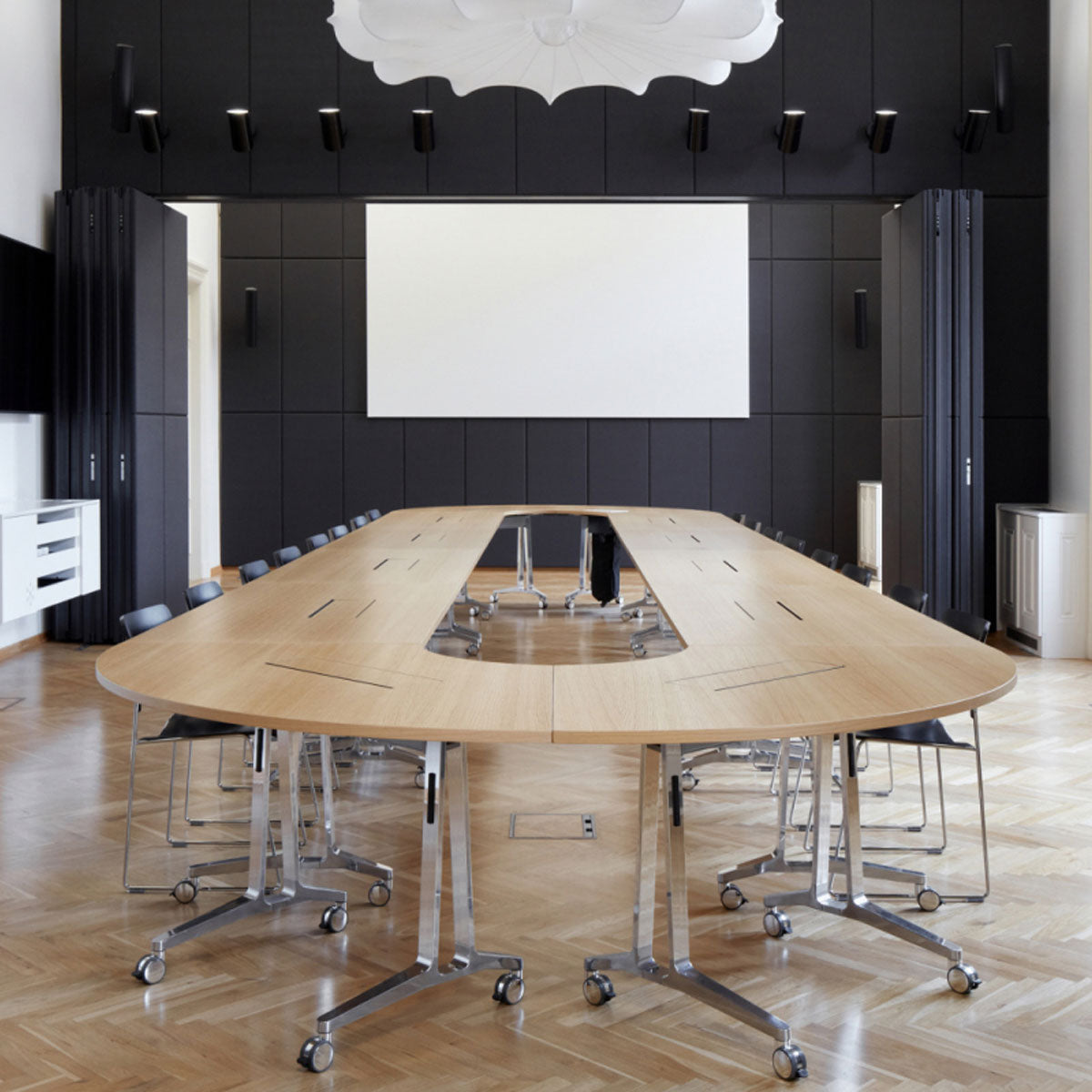 Skill Flip Top Table