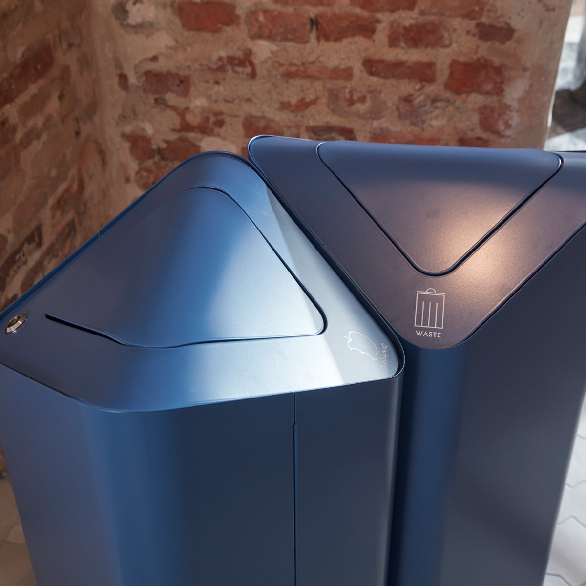 Wavy Bin Blue Insitu