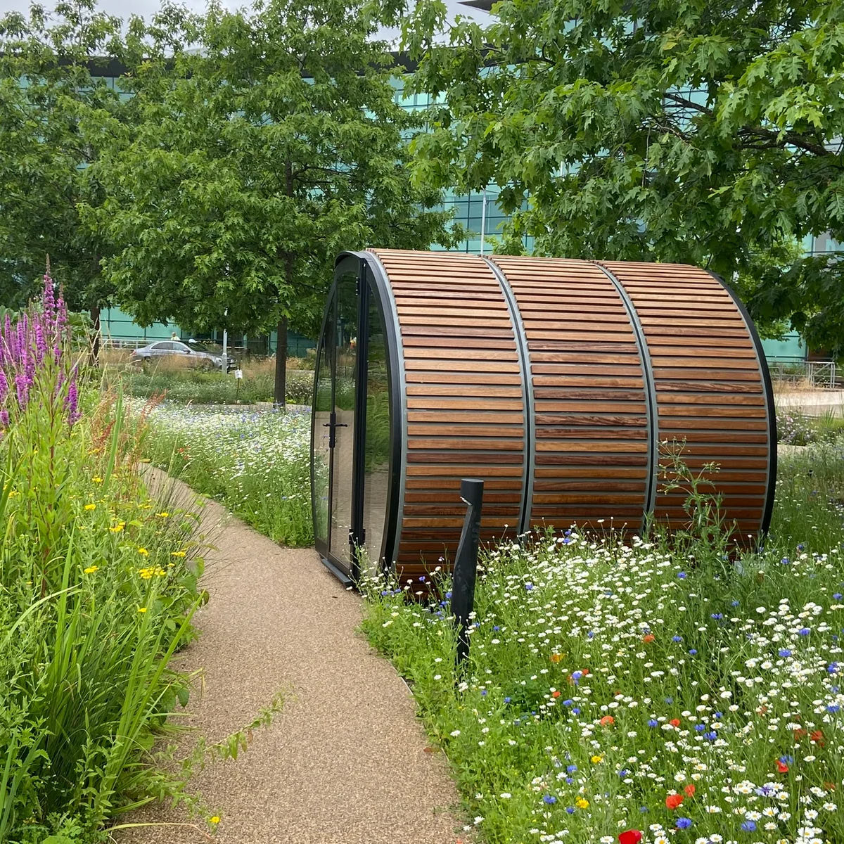 Outdoor Six-Person Meeting Pod