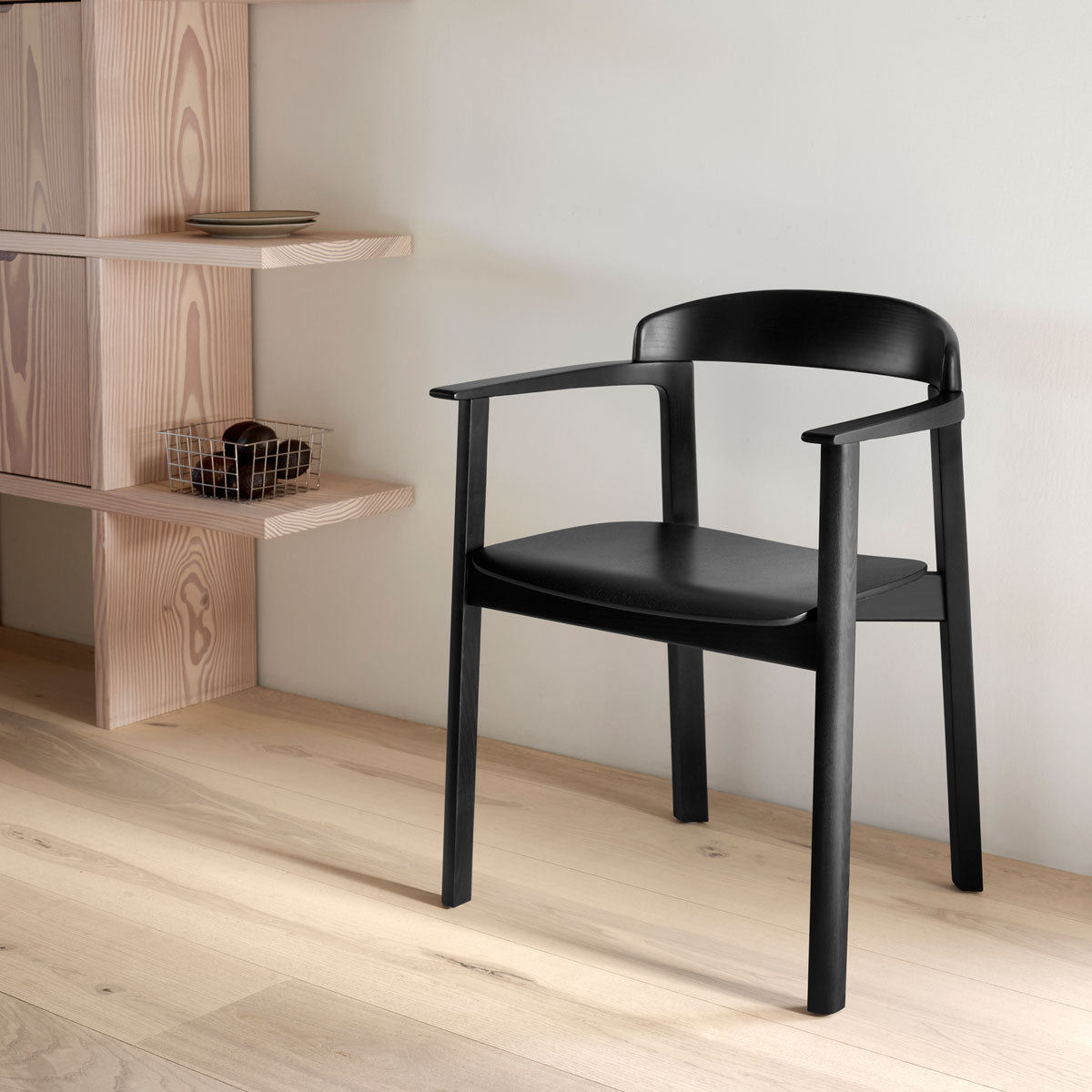 Yõso Armchair