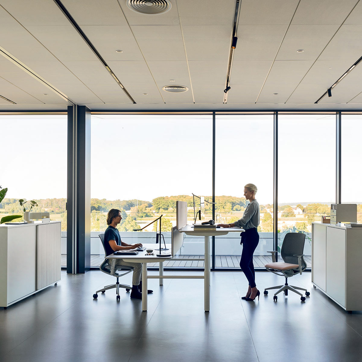 seLab Sit-Stand Desks