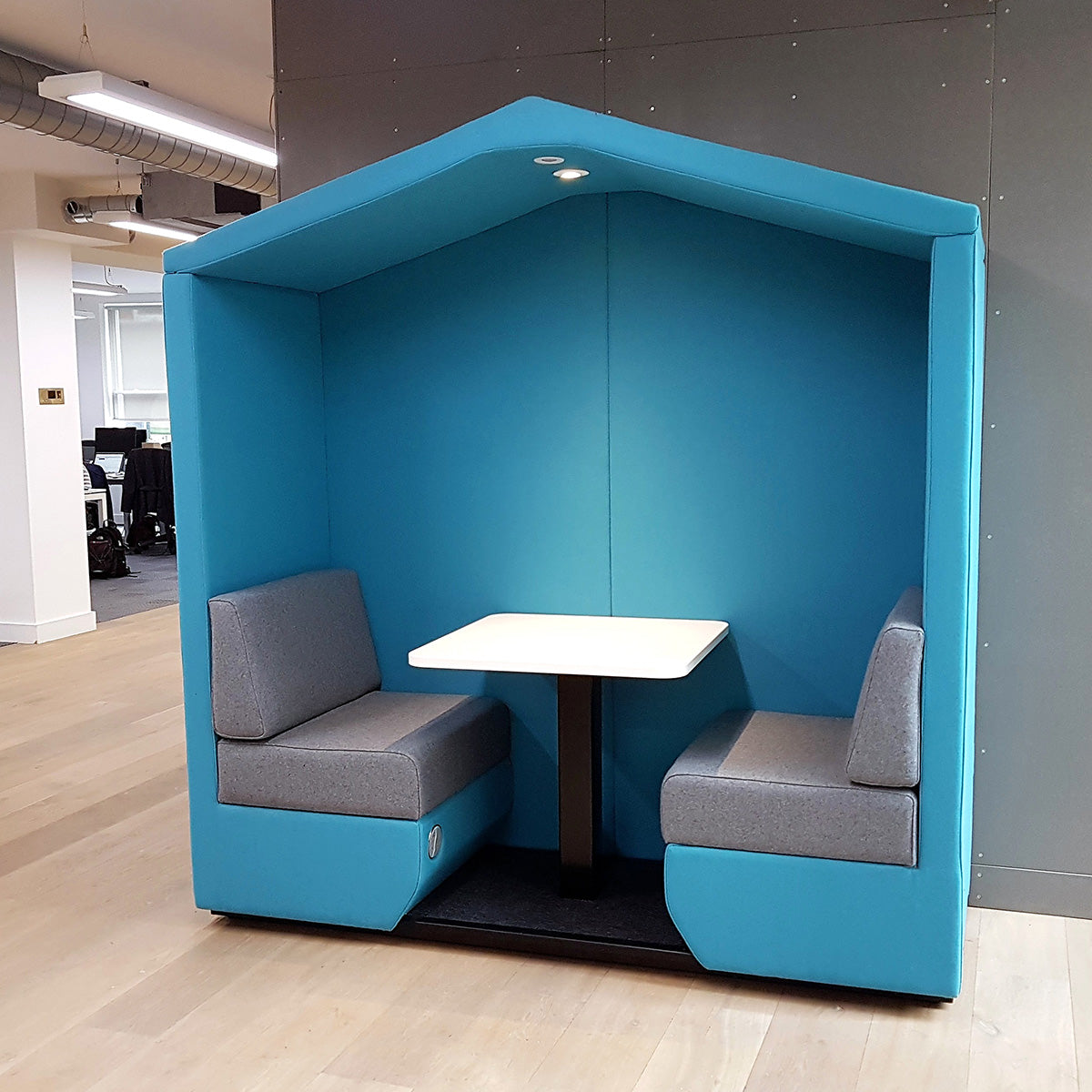 Bea 2 Seat With Floor Den