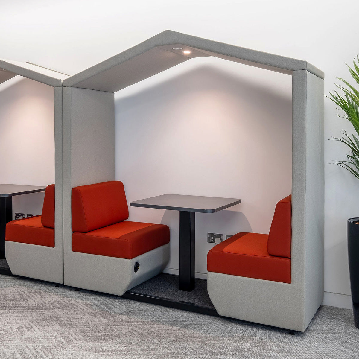 Bea 2 Seat Roofed Den