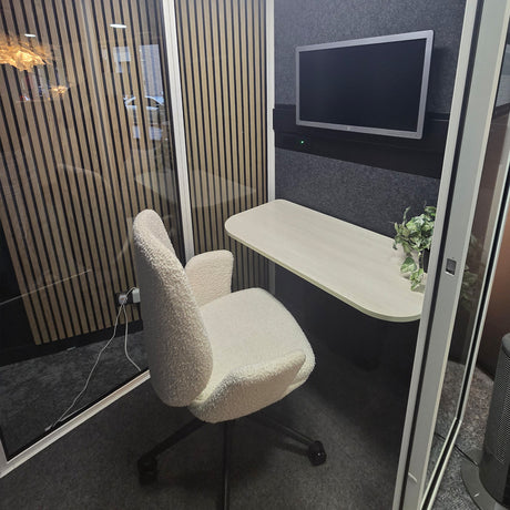Kolo Midi HA Desk and Chair