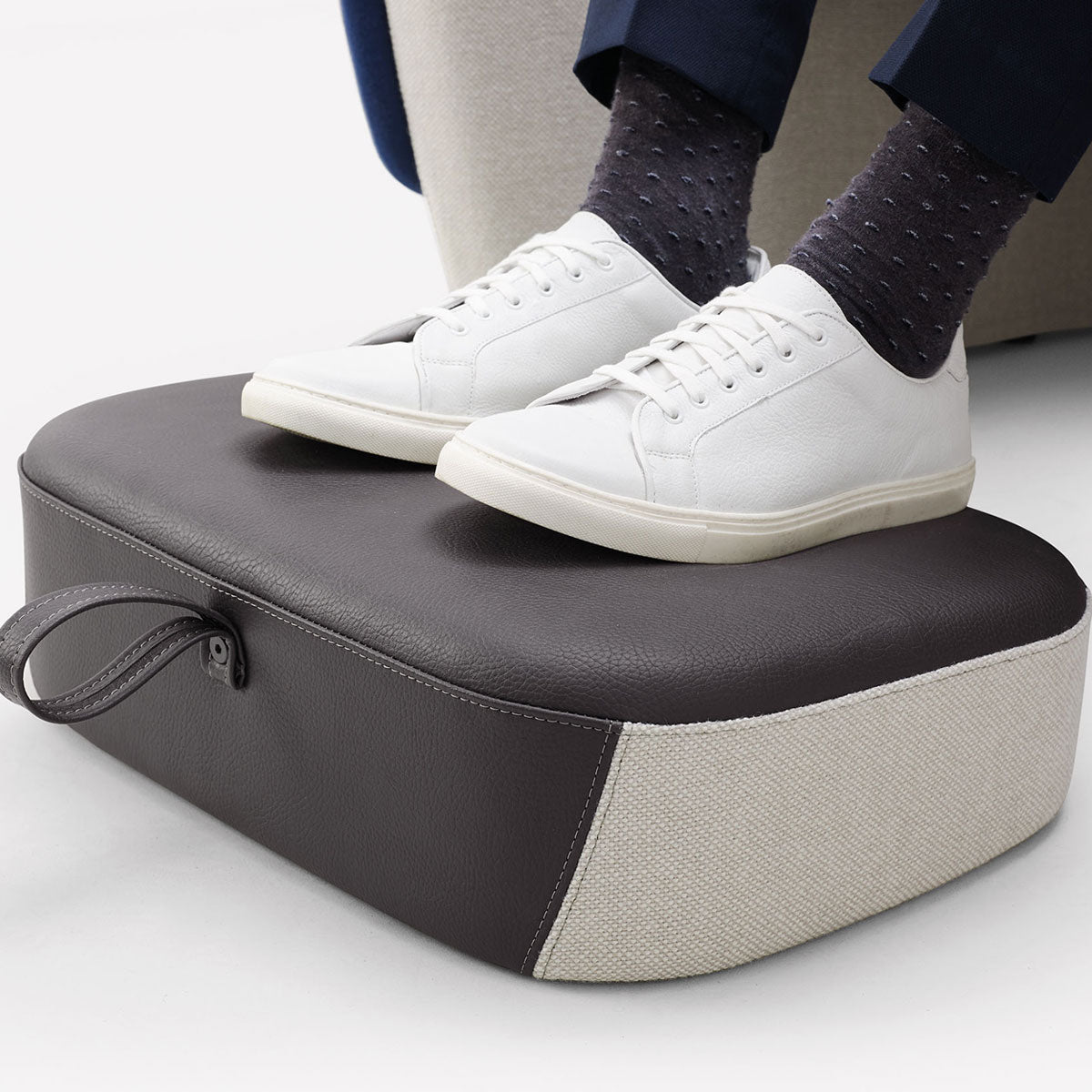 Mango Privacy Chair