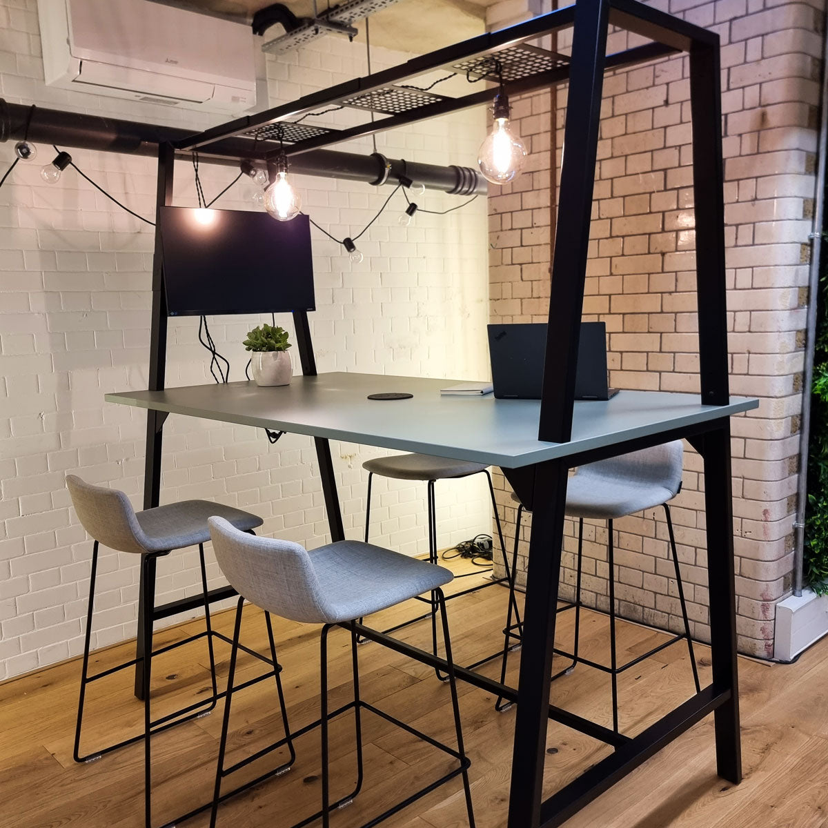 Slade Collaboration Table