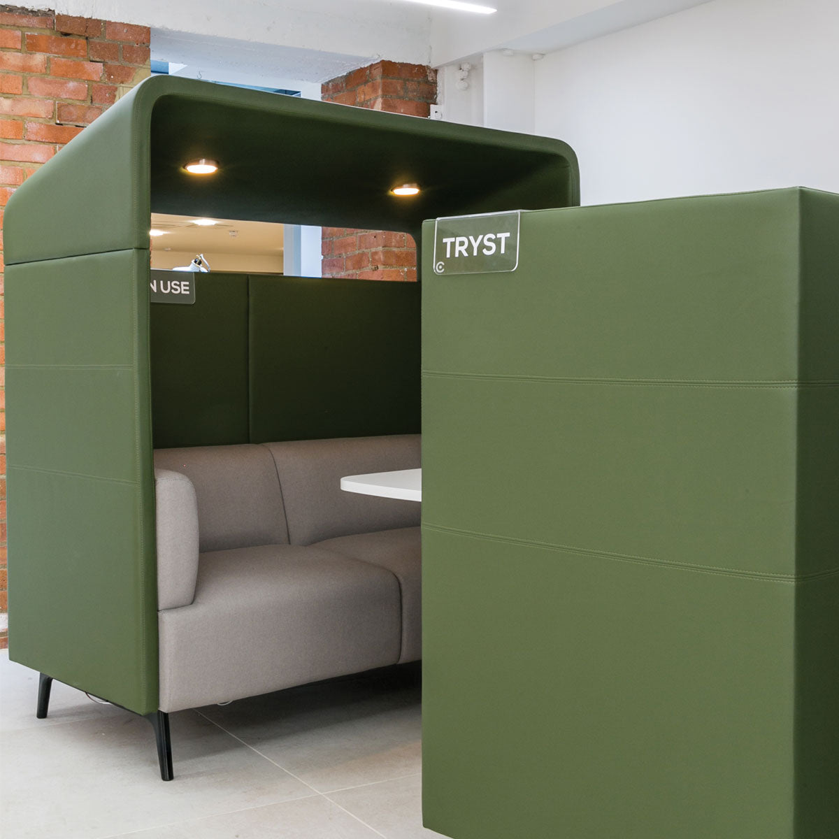 Tryst Canopy Privacy Chair